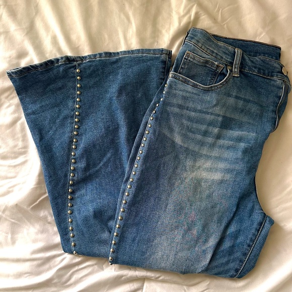 Fashion Nova Flare jeans - Picture 5 of 6